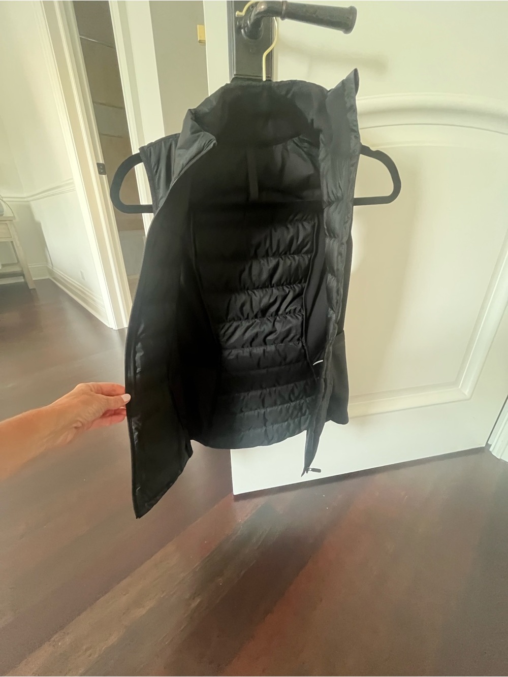 lululemon athletica women's Black Quilted lightweight Puffer Vest - Picture 3 of 6